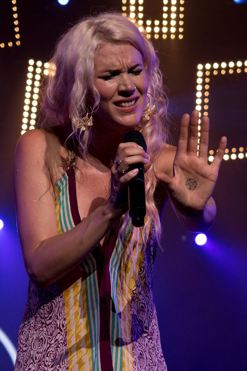 joss stone subtle singing focusing her hand as a stop sign